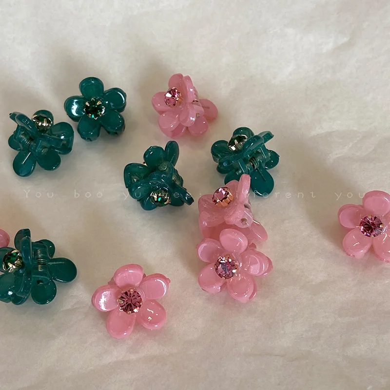 2 Pack Red Pearl Rhinestone Flower Hair Clasp Small Side Bangs Clip Simple Cute Floral Flyaway Hair Pin For Women
2 Pack Red Pearl Rhinestone Flower Hair Clasp Small Side Bangs Clip Simple Cute Floral Flyaway Hair Pin For Women