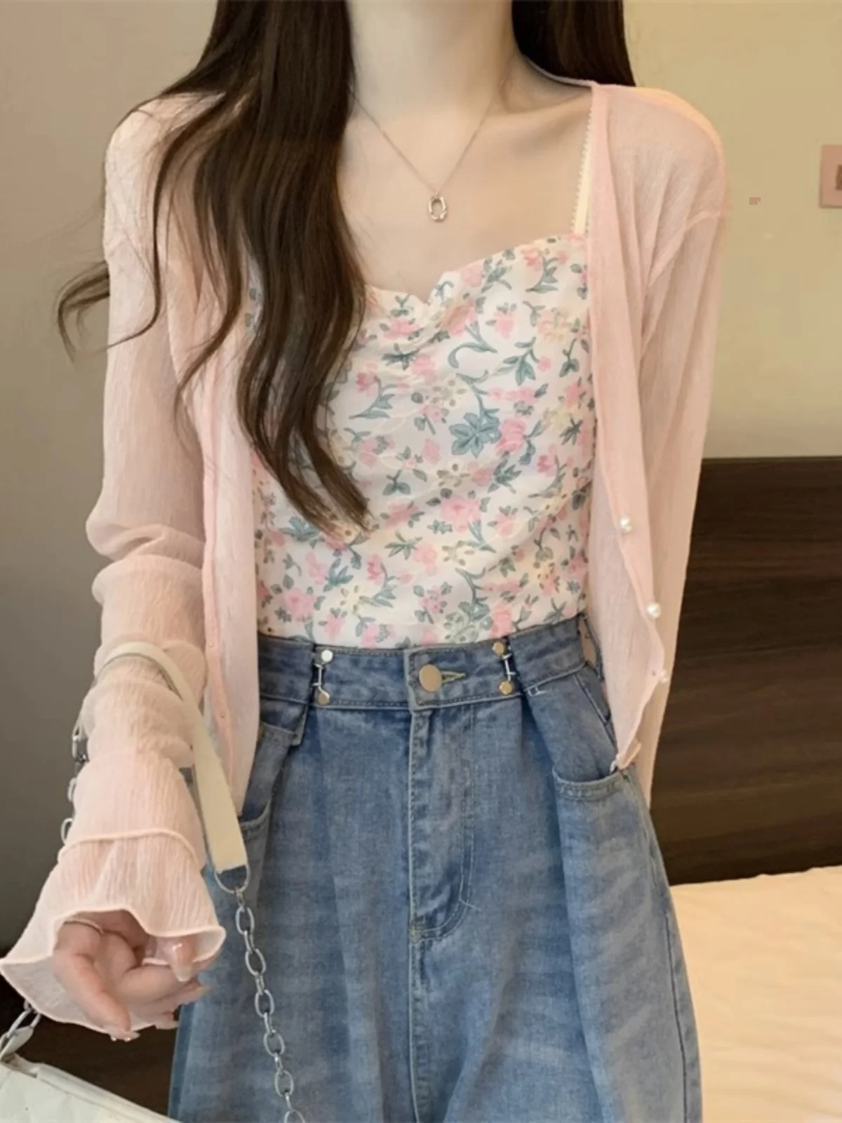 Summer New Women's Sleeveless V-Neck Chiffon Top Floral Print Cardigan Long Sleeve Outerwear with Shawl for Skirts Short Jacket
Summer New Women's Sleeveless V-Neck Chiffon Top Floral Print Cardigan Long Sleeve Outerwear with Shawl for Skirts Short Jacket