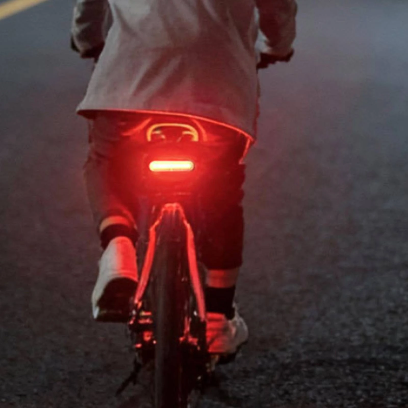 Brake-Sensing Tail Light 60-Lumen Brake Sensing Taillight USB Rechargeable Taillight Slim Design
Brake-Sensing Tail Light 60-Lumen Brake Sensing Taillight USB Rechargeable Taillight Slim Design
