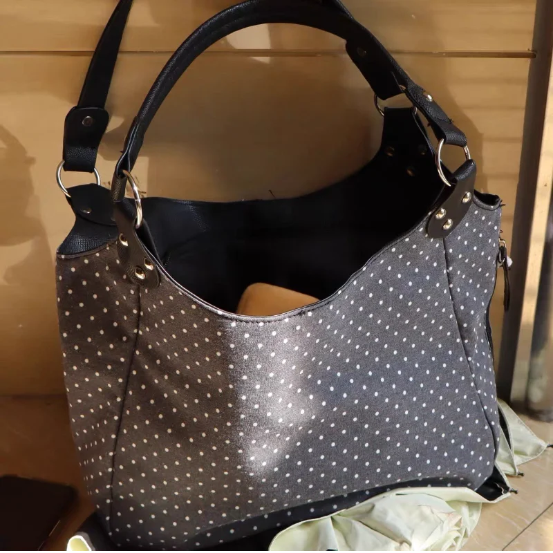Korean Style Polka Dot Shoulder Bag For Women Large-capacity Tote Bags Retro Versatile Student Handbag Travel Commuter Storage
Korean Style Polka Dot Shoulder Bag For Women Large-capacity Tote Bags Retro Versatile Student Handbag Travel Commuter Storage