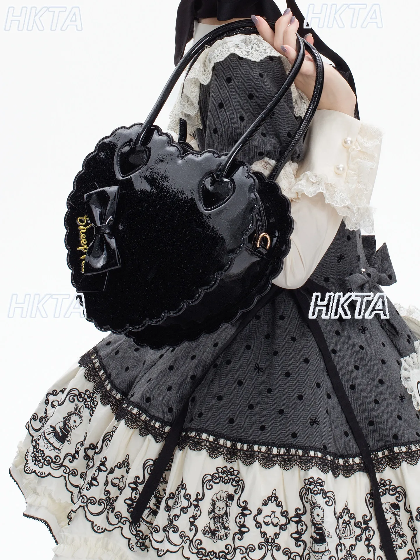 Japanese Fashion Two Dimensional Love Bags Lolita Backpacks Ancient Cosplay Lace Bow Large Capacity Portable Messenger Bag Women
Japanese Fashion Two Dimensional Love Bags Lolita Backpacks Ancient Cosplay Lace Bow Large Capacity Portable Messenger Bag Women