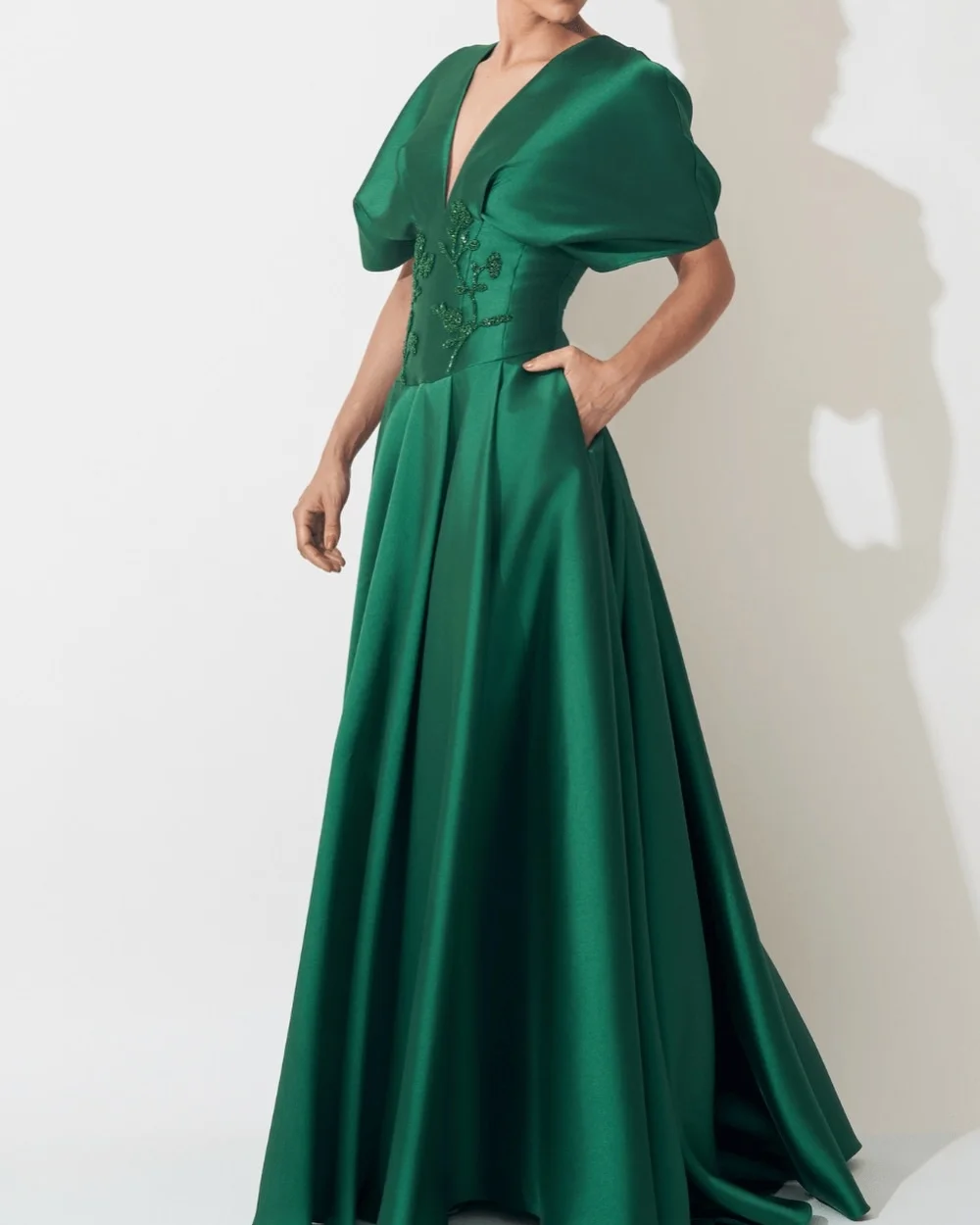Customized Classic Women Charmeuse Handmade Flower Pleat A-Line Evening Dresses Fashion V-neck Short Sleeves Long Prom Dresses
Customized Classic Women Charmeuse Handmade Flower Pleat A-Line Evening Dresses Fashion V-neck Short Sleeves Long Prom Dresses