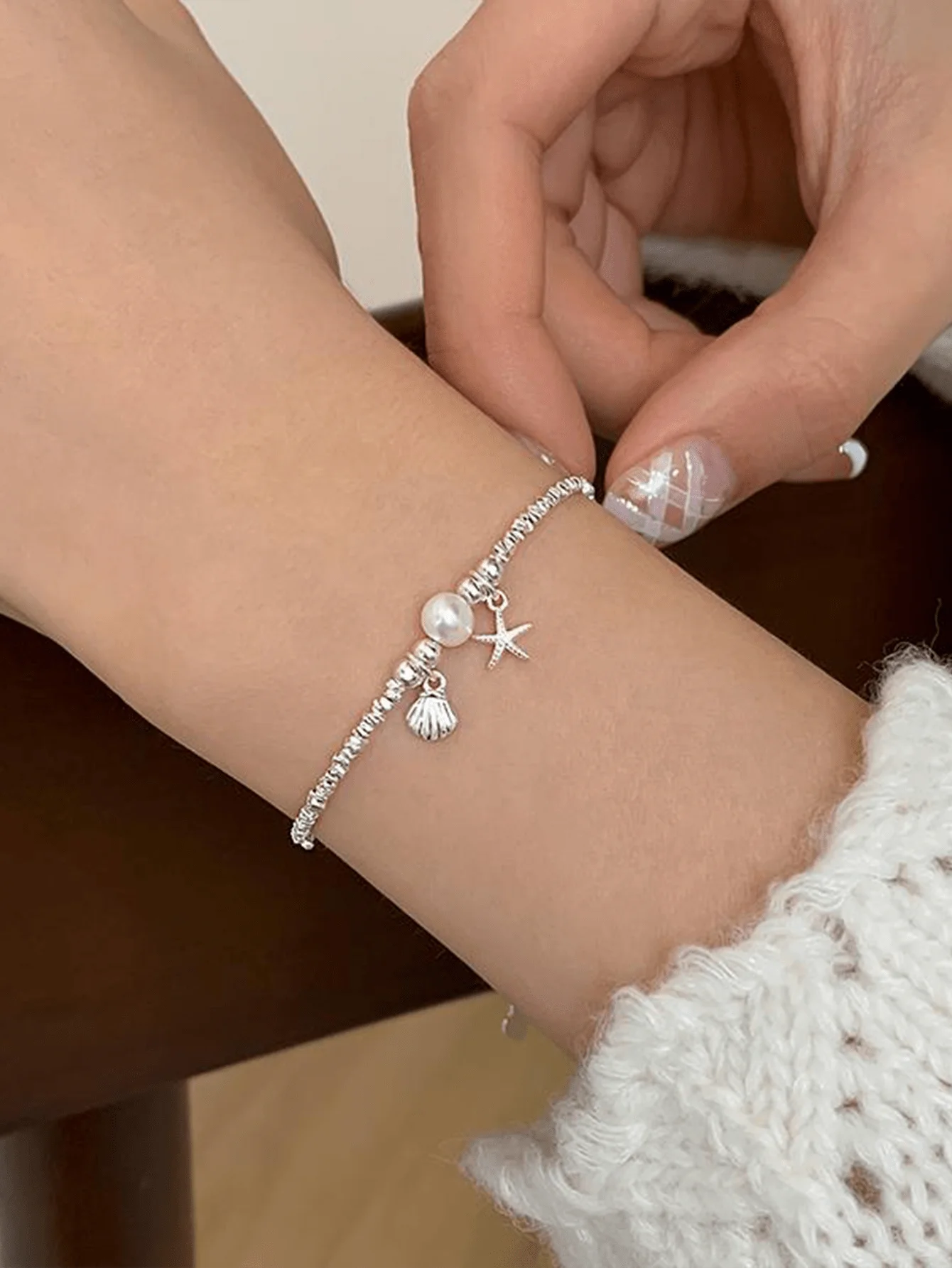 Elegant Coastal Charm Bracelet Featuring Pearl, Starfish And Shell Accents, Fine Metal Jewelry For Summer Wear
Elegant Coastal Charm Bracelet Featuring Pearl, Starfish And Shell Accents, Fine Metal Jewelry For Summer Wear
