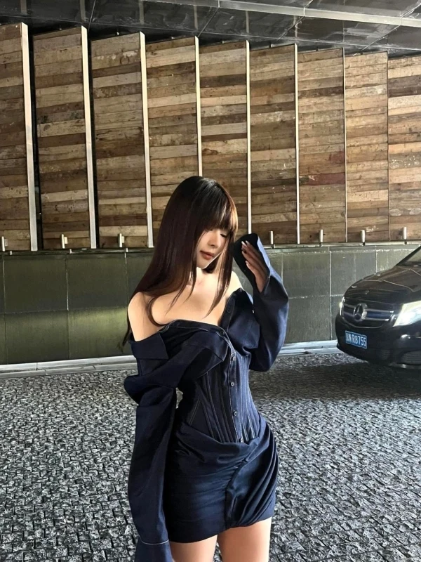 Sexy Autumn New Style One Shoulder Long Sleeve Denim Dress Women Slim Fit Two Ways to Wear Shirt Collar Fashionable Outfit
Sexy Autumn New Style One Shoulder Long Sleeve Denim Dress Women Slim Fit Two Ways to Wear Shirt Collar Fashionable Outfit