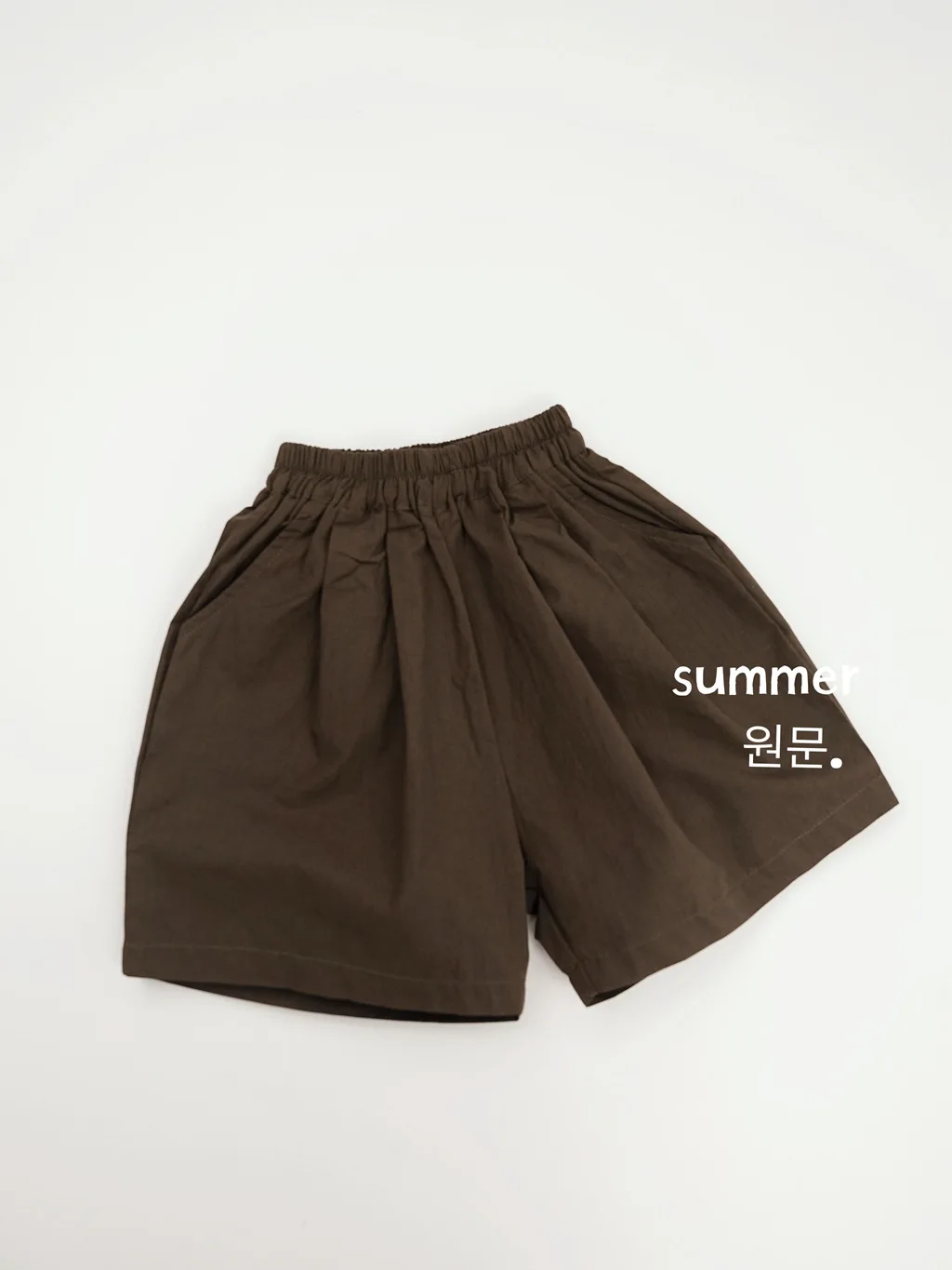 2025 Summer New Children Casual Shorts Thin Cotton Boys Girls Solid Shorts Vintage Kids Breathable Pants Baby Clothes
2025 Summer New Children Casual Shorts Thin Cotton Boys Girls Solid Shorts Vintage Kids Breathable Pants Baby Clothes