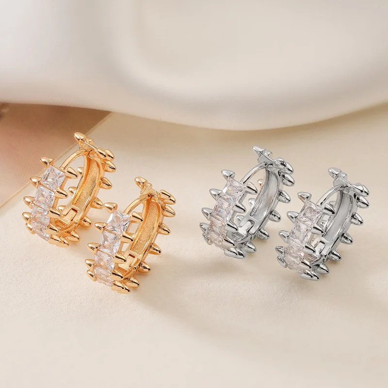 European and American Fashion Personality Copper Plated 18K Gold Zircon Fishbone Hoop Earrings for Women Niche High-end Versatil
European and American Fashion Personality Copper Plated 18K Gold Zircon Fishbone Hoop Earrings for Women Niche High-end Versatil
