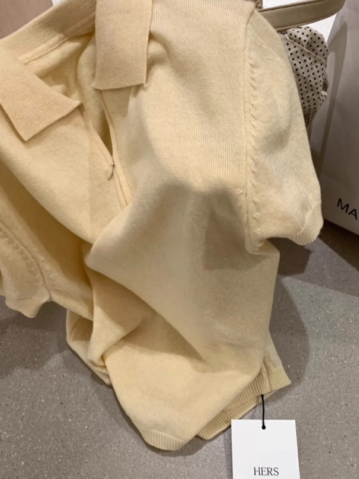 Женский летний топ на молнии из трикотажа, дизайн в корейском стиле, желтый молочный цвет...
Женский летний топ на молнии из трикотажа, дизайн в корейском стиле, желтый молочный цвет...