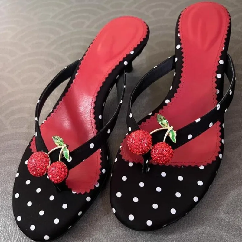 New cute strawberry flip-flops summer cartoon casual beach toe pinch print slippers slippers cherry
New cute strawberry flip-flops summer cartoon casual beach toe pinch print slippers slippers cherry