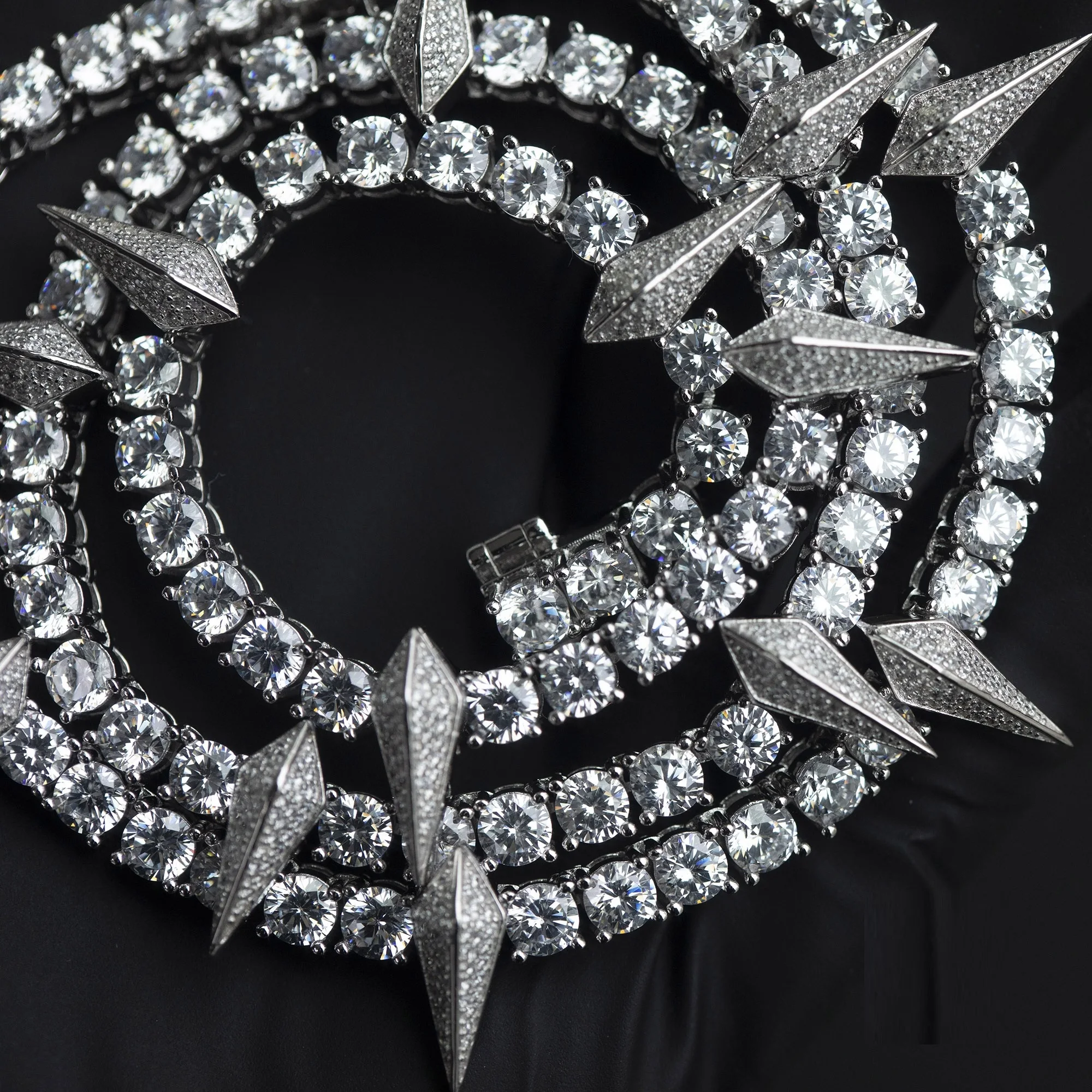 Iced Out Bling 5A Tennis Chain Spike Charm Necklace Hip Hop Rock Punk Cool Men Bling Jewelry High Quality
Iced Out Bling 5A Tennis Chain Spike Charm Necklace Hip Hop Rock Punk Cool Men Bling Jewelry High Quality