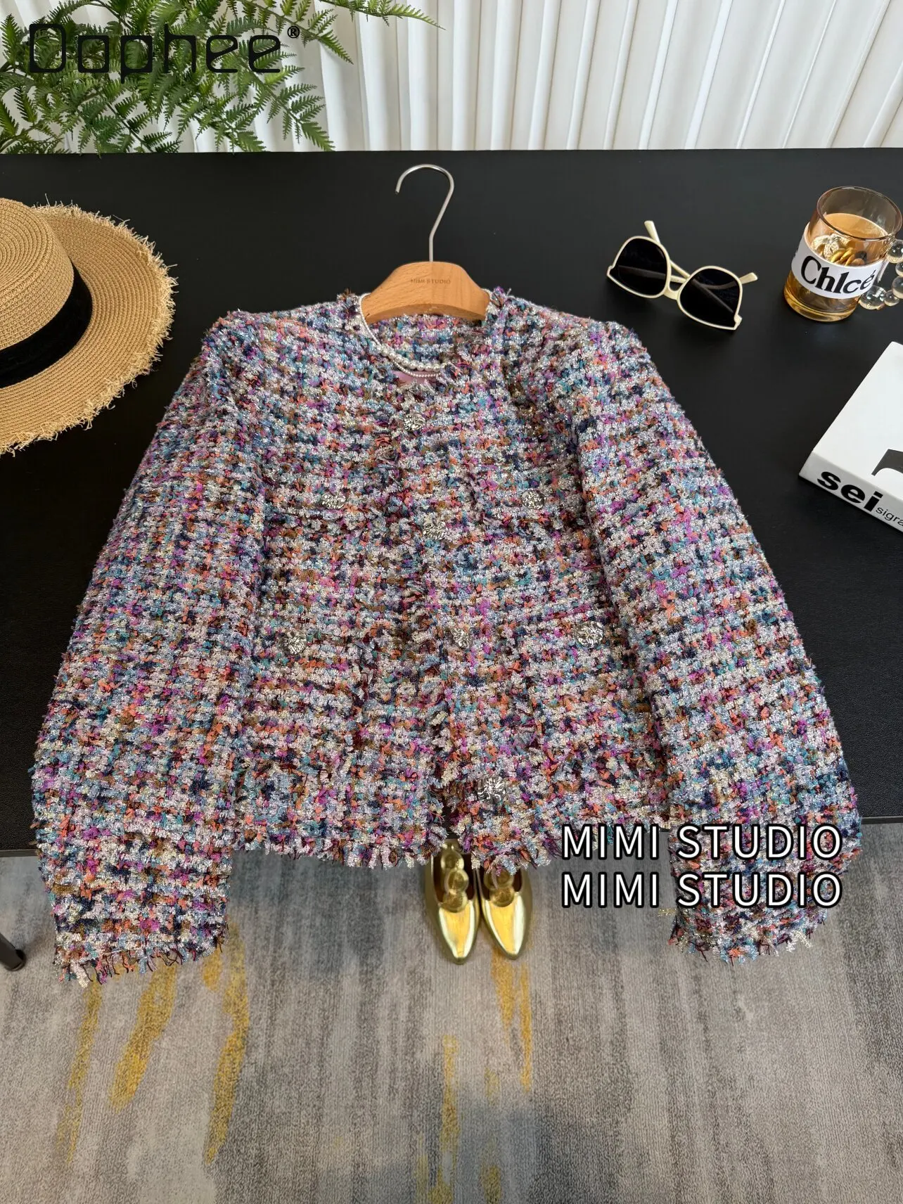 French Elegant Socialite Plaid Tweed Coat Women's 2026 Spring High End Bright Silk Woven Round Neck Loose Casual Short Jacket
French Elegant Socialite Plaid Tweed Coat Women's 2026 Spring High End Bright Silk Woven Round Neck Loose Casual Short Jacket