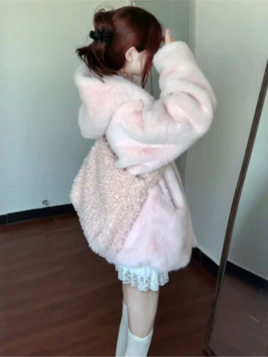 Stylish Short Fur Coat Eco-friendly Beautiful Unique Youthful Design Autumn Outerwear for Young Women Comfortable Long Sleeve
Stylish Short Fur Coat Eco-friendly Beautiful Unique Youthful Design Autumn Outerwear for Young Women Comfortable Long Sleeve