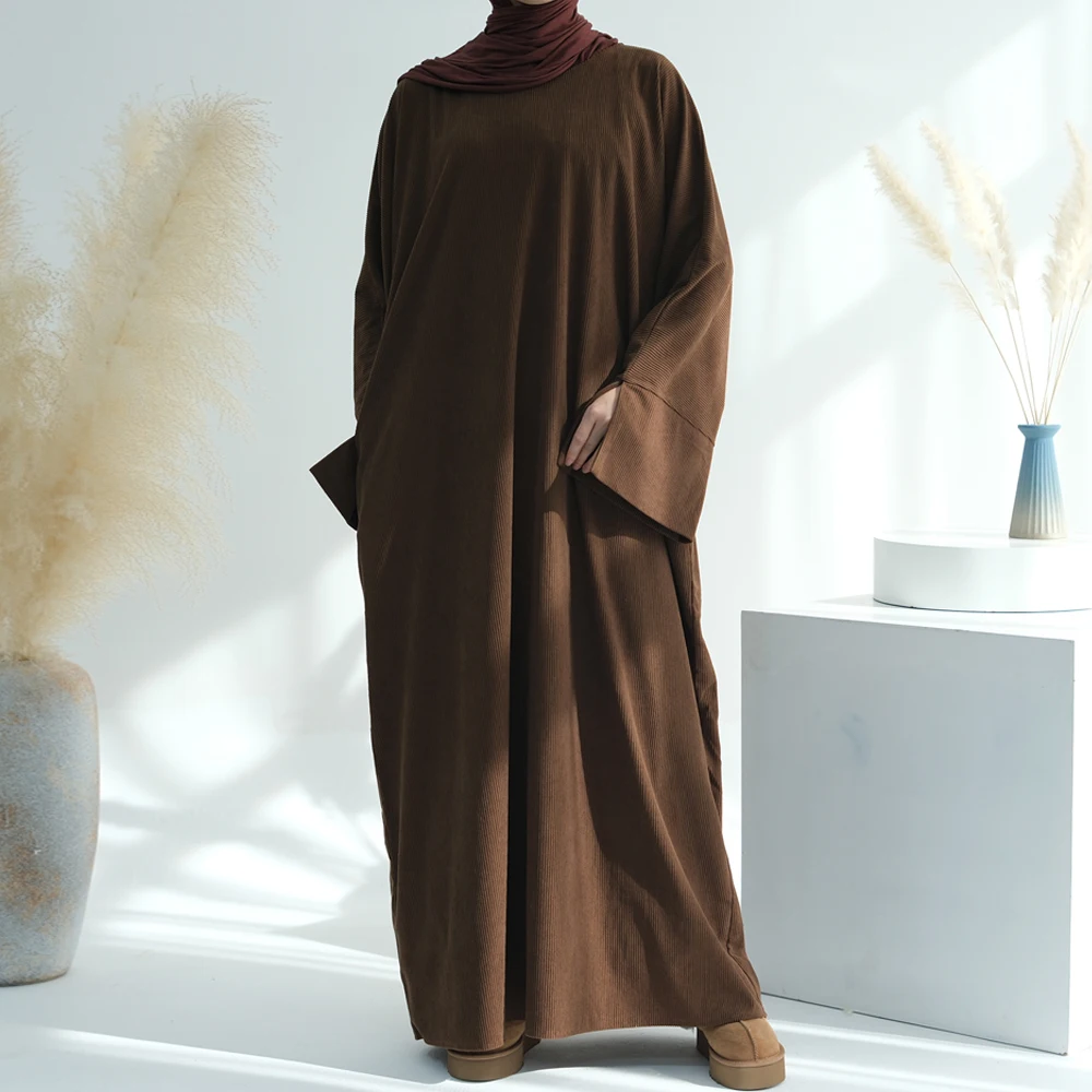 Autumn Corduroy Abaya Loose Winter Warm Muslim Dress Women Slit Cuffs Side Pockets Islamic Clothing Casual Modest Robe Ramadan
Autumn Corduroy Abaya Loose Winter Warm Muslim Dress Women Slit Cuffs Side Pockets Islamic Clothing Casual Modest Robe Ramadan