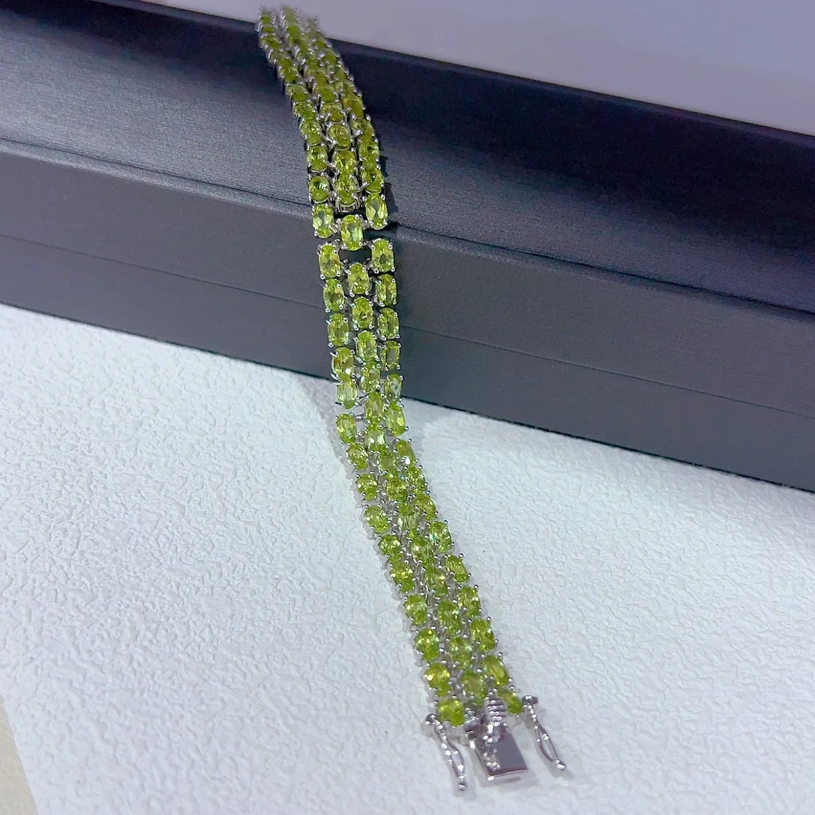 Natural Peridot Bracelet White Gold Plated, S925 Silver Inlaid Green Gemstone Jewelry
Natural Peridot Bracelet White Gold Plated, S925 Silver Inlaid Green Gemstone Jewelry