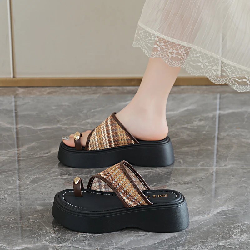 Summer Hollow Quick Drying Slides Unisex Ergonomic Soft Slippers Anti Slip Shower Poolside Outdoor Beach Daily Casual Shoes
Summer Hollow Quick Drying Slides Unisex Ergonomic Soft Slippers Anti Slip Shower Poolside Outdoor Beach Daily Casual Shoes