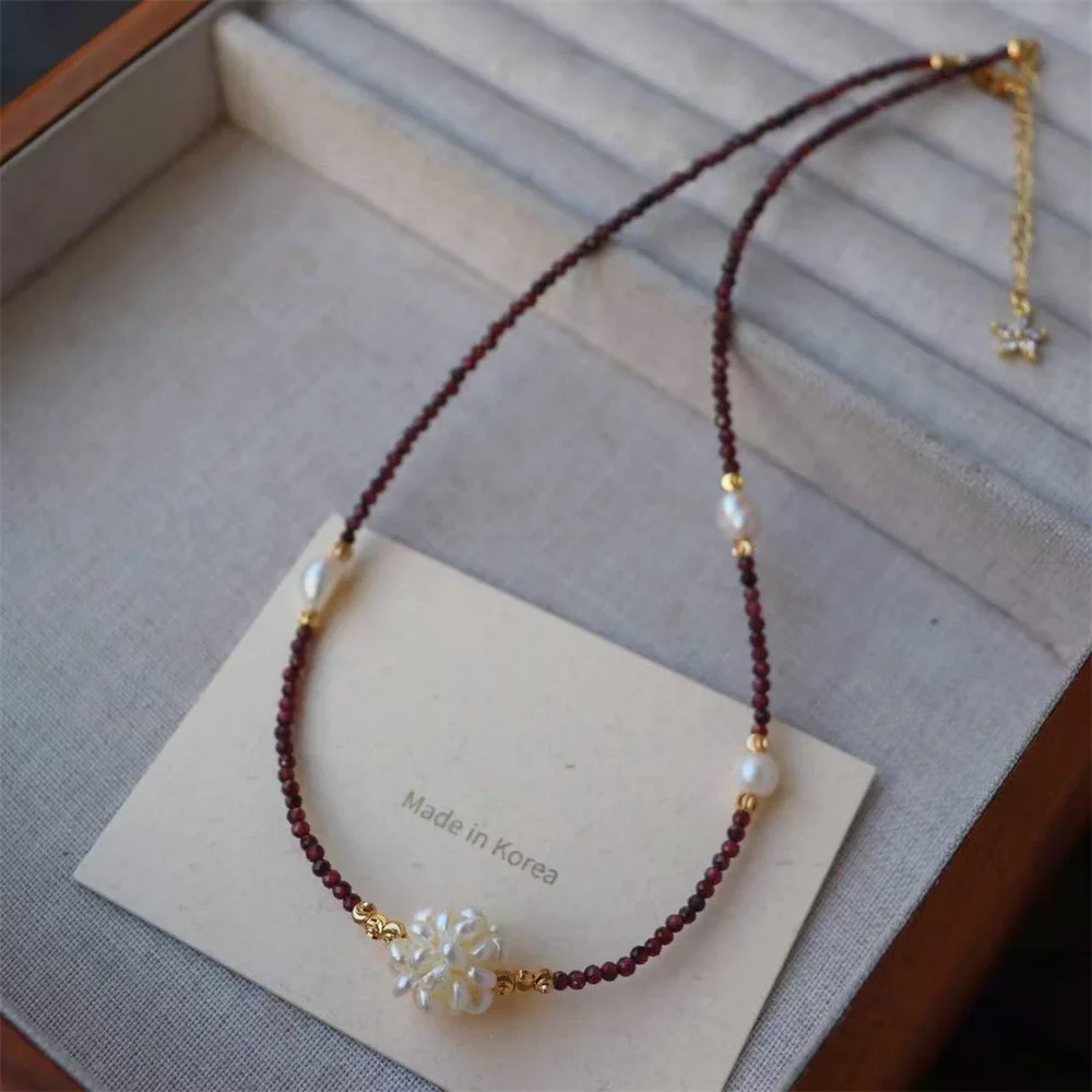 Small Garnet Stone Strand White Natural Pearl Ball Necklace Niche Design Light Luxury Accessories Clavicle Chain for Women
Small Garnet Stone Strand White Natural Pearl Ball Necklace Niche Design Light Luxury Accessories Clavicle Chain for Women