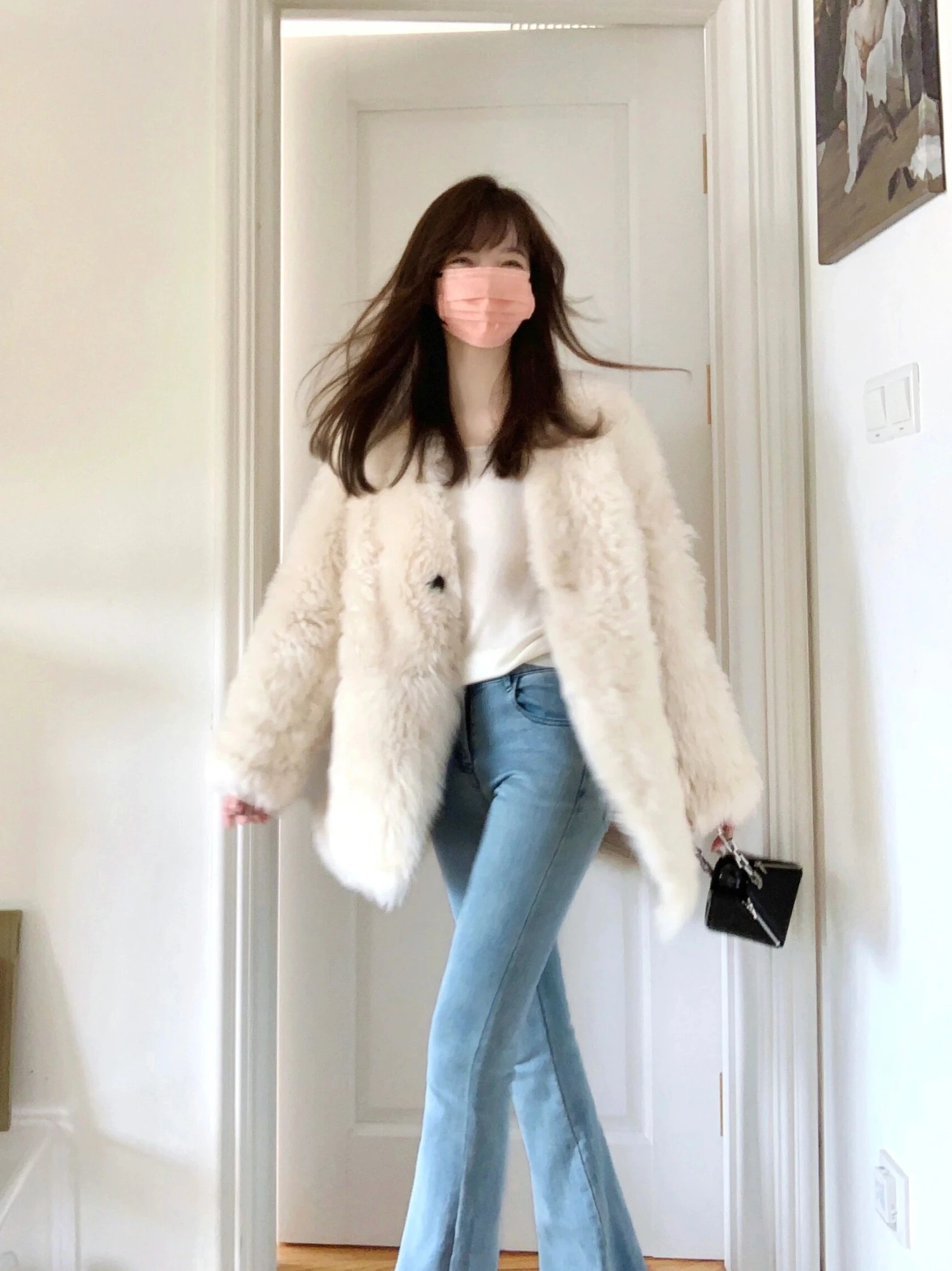 2025 Haining New Sle Tuscan Lamb Fur Coat ort Thiened Loose V-ne Open Cardigan Winter Women's Faion Outerwear
2025 Haining New Sle Tuscan Lamb Fur Coat ort Thiened Loose V-ne Open Cardigan Winter Women's Faion Outerwear