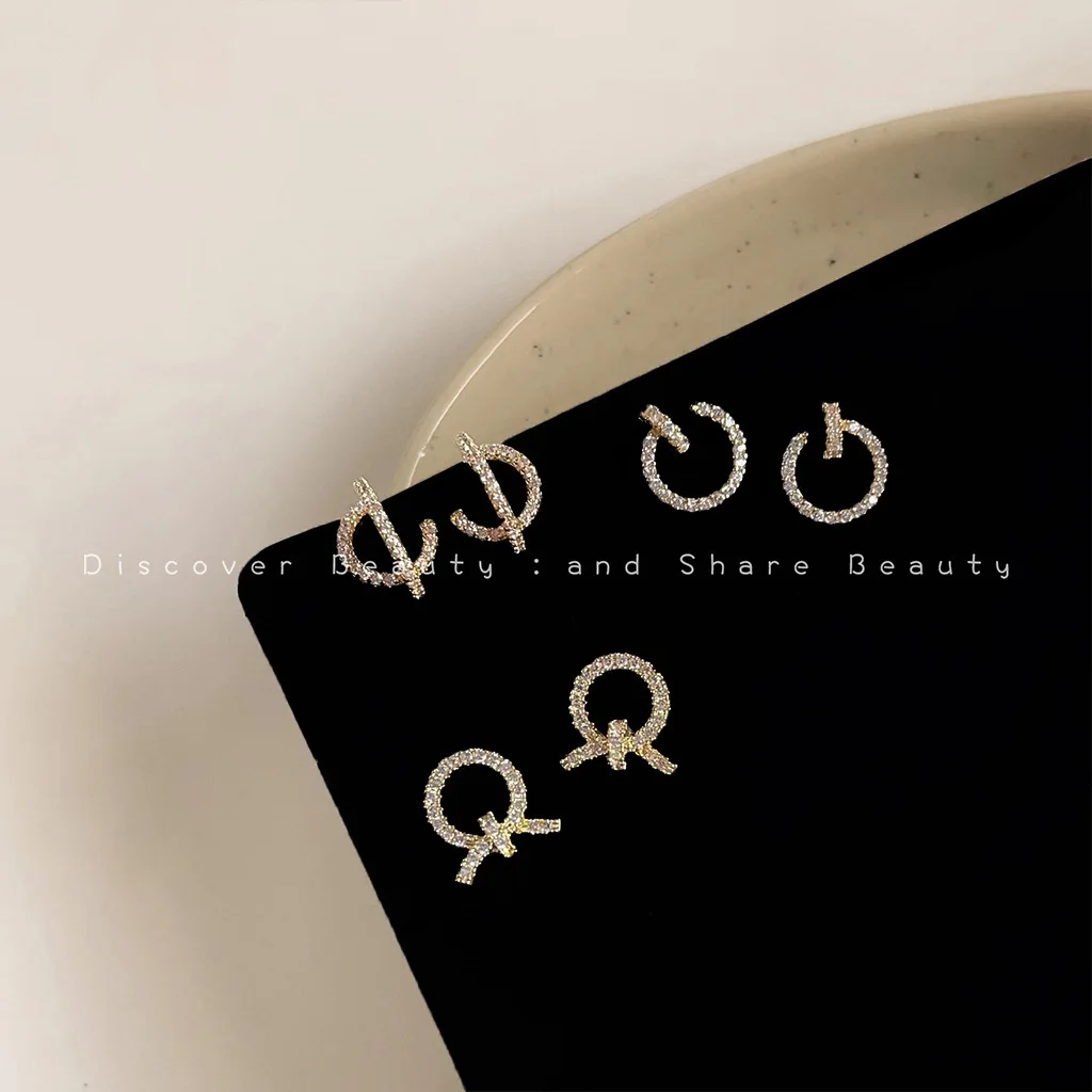 DIY accessories Commuter versatile model~ Simple geometric zircon stud earrings Korean niche temperament earrings Personalized s
DIY accessories Commuter versatile model~ Simple geometric zircon stud earrings Korean niche temperament earrings Personalized s