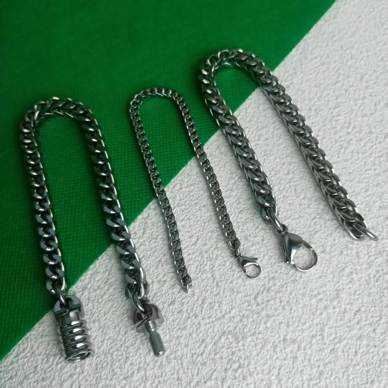 Pure Titanium Reversible Chain 4.0mm 7.0mm Anti-Allergic Hip-Hop Tide Element Versatile Fashion Jewelry Unisex
Pure Titanium Reversible Chain 4.0mm 7.0mm Anti-Allergic Hip-Hop Tide Element Versatile Fashion Jewelry Unisex