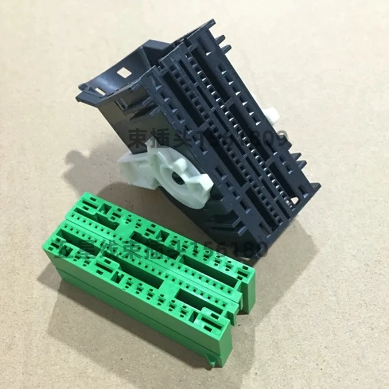 1PCS 5WA 937 700 Adapted to original BCM body grid controller plug 73 holes 5WA937700
1PCS 5WA 937 700 Adapted to original BCM body grid controller plug 73 holes 5WA937700