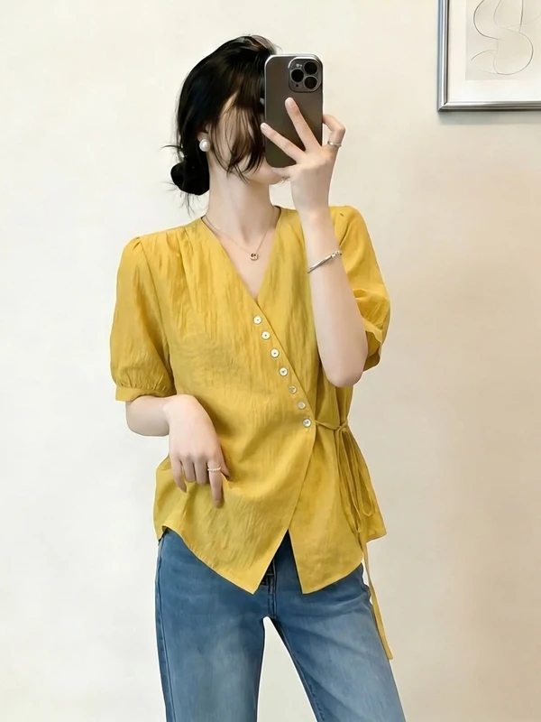 Slimming V-Neck Short Sleeve Shirt Women's Fashionable Belted Summer Top Korean Style Commute Wind Regular Fit Button Closure
Slimming V-Neck Short Sleeve Shirt Women's Fashionable Belted Summer Top Korean Style Commute Wind Regular Fit Button Closure