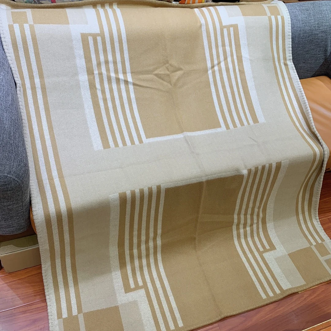 Luxury Brand Throw Blanket Home Throw Exquisite Handcrafted Outdoor Camping Blanket Wool Blanket Conditioning Blanket 68091280
Luxury Brand Throw Blanket Home Throw Exquisite Handcrafted Outdoor Camping Blanket Wool Blanket Conditioning Blanket 68091280