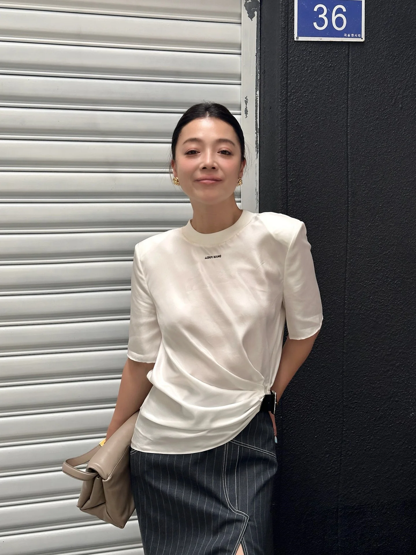 Футболка женская летняя из шелка с принтом, тонкая, повседневная, серия White Label, бренд LEDIM WANG
Футболка женская летняя из шелка с принтом, тонкая, повседневная, серия White Label, бренд LEDIM WANG