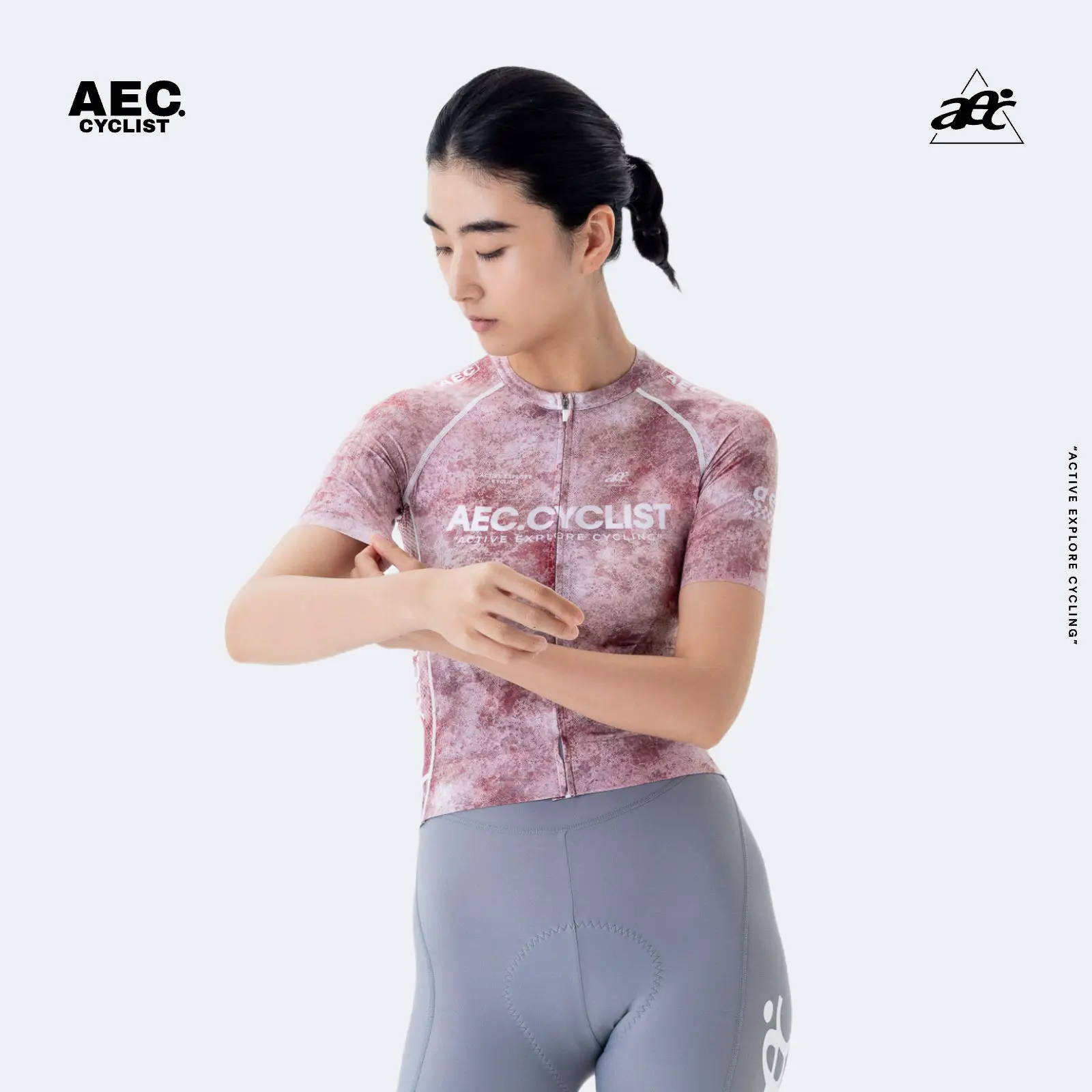 Женский велосипедный трикотаж Aec серии Blaze с короткими рукавами, легкая тканая ткань, топ для шоссейного велосипеда, новая коллекция 2025 года
Женский велосипедный трикотаж Aec серии Blaze с короткими рукавами, легкая тканая ткань, топ для шоссейного велосипеда, новая коллекция 2025 года