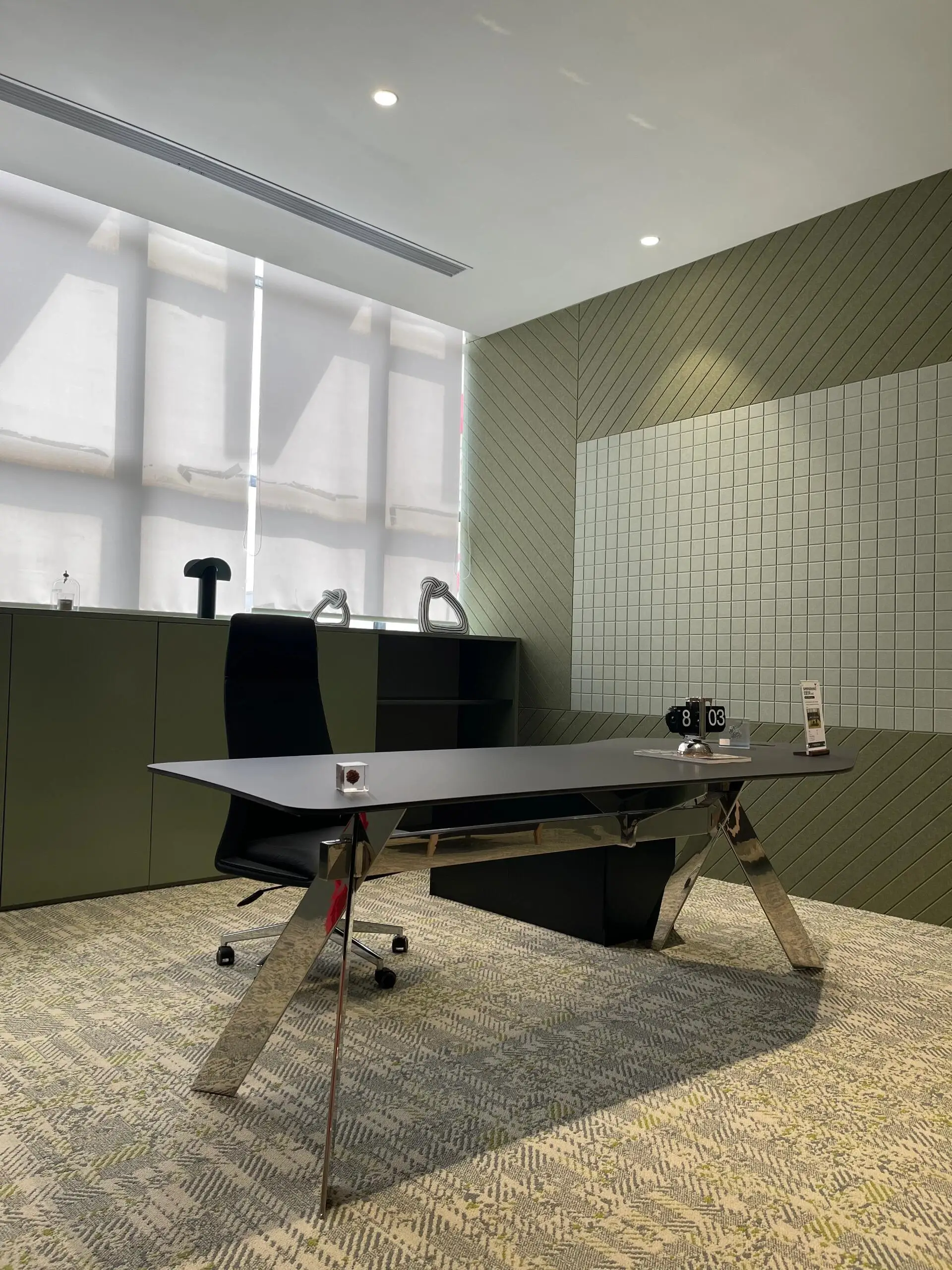 Boss desk, light luxury and high-end sense, modern simplicity
Boss desk, light luxury and high-end sense, modern simplicity