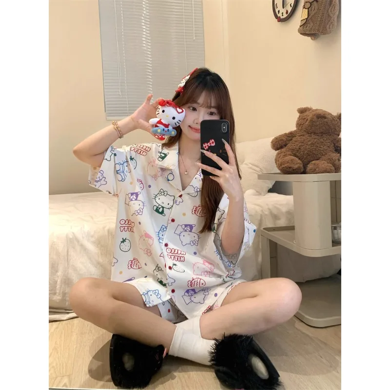 Новые летние милые цветные пижамы Hello Kitty с героями мультфильмов, женские шорты с короткими рукавами, домашняя одежда, которую можно носить на улице, комплект из двух предметов
Новые летние милые цветные пижамы Hello Kitty с героями мультфильмов, женские шорты с короткими рукавами, домашняя одежда, которую можно носить на улице, комплект из двух предметов