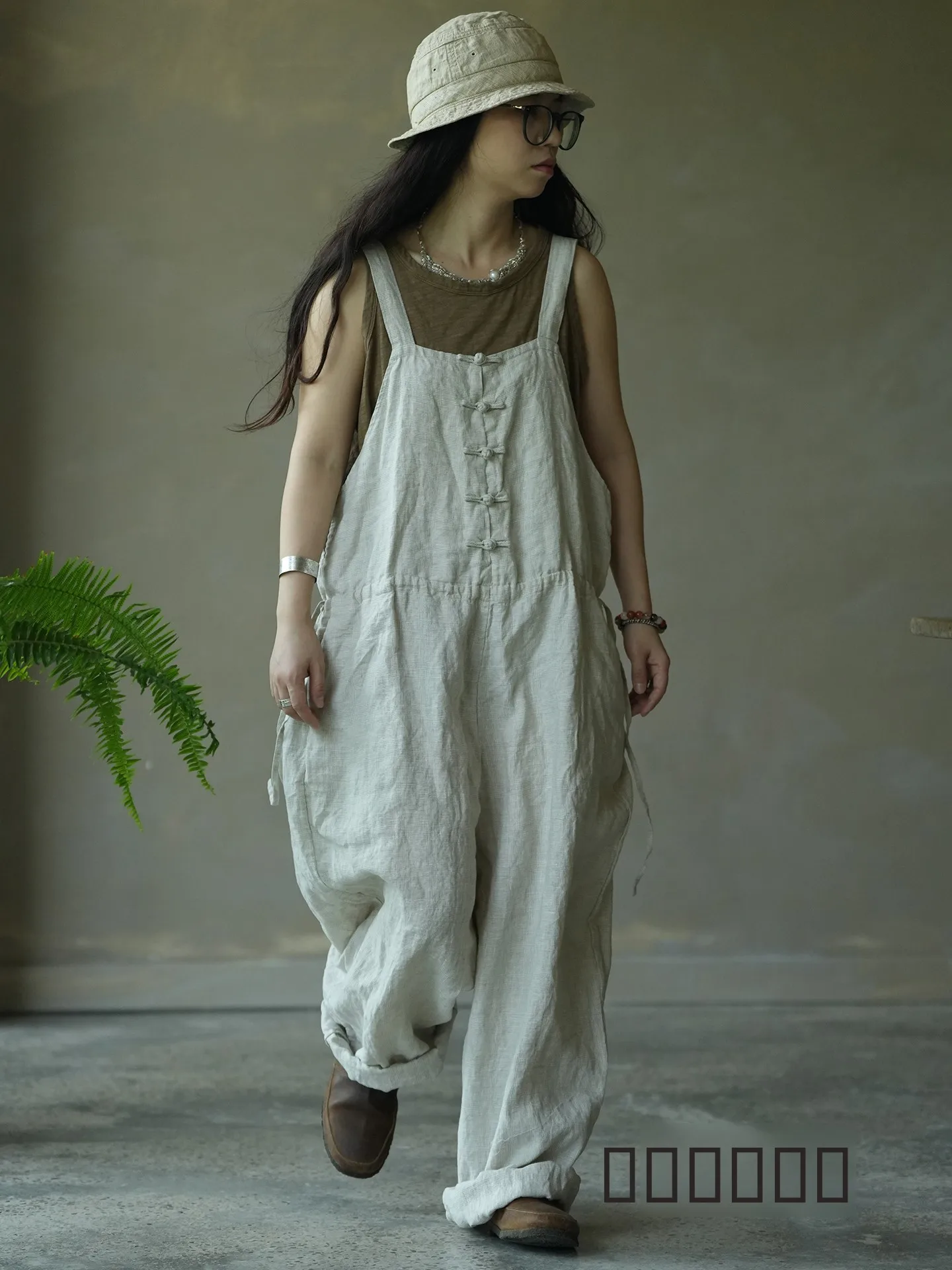 Льняные комбинезоны свободного кроя в винтажном стиле, с регулируемыми бретелями, повседневная летняя женская одежда
Льняные комбинезоны свободного кроя в винтажном стиле, с регулируемыми бретелями, повседневная летняя женская одежда