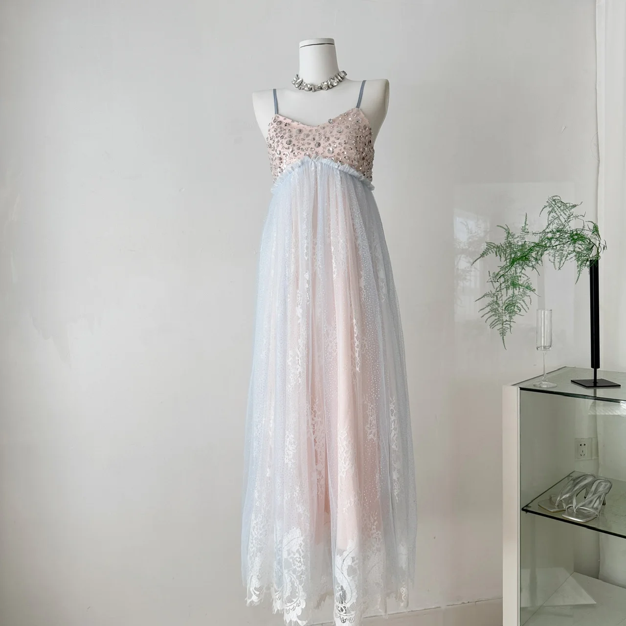 Women's French Polka Dot Sheer Lace Beaded Patchwork Spaghetti Strap Romantic Evening Party Sexy Elegant Summer Cocktail Dress
Women's French Polka Dot Sheer Lace Beaded Patchwork Spaghetti Strap Romantic Evening Party Sexy Elegant Summer Cocktail Dress