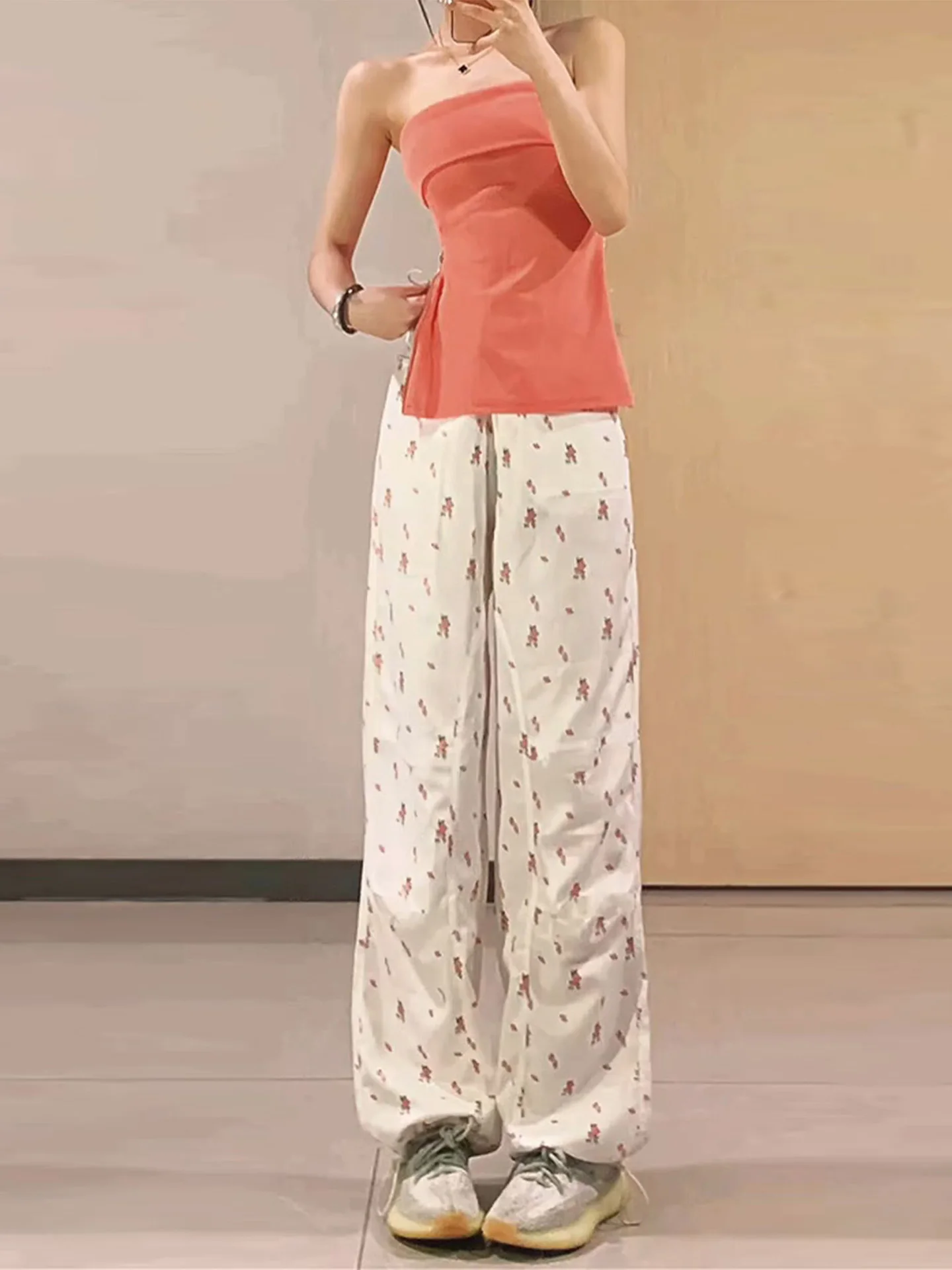 Белые рабочие брюки с цветочным принтом, женские широкие брюки с высокой талией, повседневные спортивные брюки Qui Dry, летние новые корейские брюки для поездок на работу
Белые рабочие брюки с цветочным принтом, женские широкие брюки с высокой талией, повседневные спортивные брюки Qui Dry, летние новые корейские брюки для поездок на работу