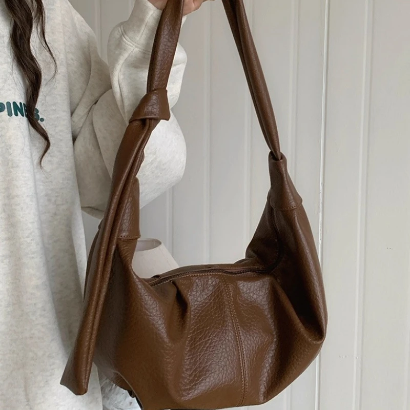 Женские плиссированные сумки на плечо из мягкой кожи в стиле ретро, универсальные сумки через плечо большой вместимости для девочек-студентов, повседневные женские сумки
Женские плиссированные сумки на плечо из мягкой кожи в стиле ретро, универсальные сумки через плечо большой вместимости для девочек-студентов, повседневные женские сумки