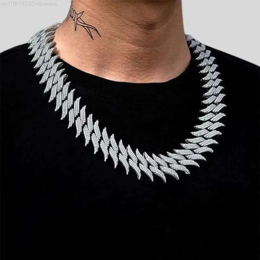 Ожерелье Freezy Cuban Link — модная передняя цепочка с блестящей бриллиантовой отделкой, предназначенная для максимального стиля и комфорта
Ожерелье Freezy Cuban Link — модная передняя цепочка с блестящей бриллиантовой отделкой, предназначенная для максимального стиля и комфорта