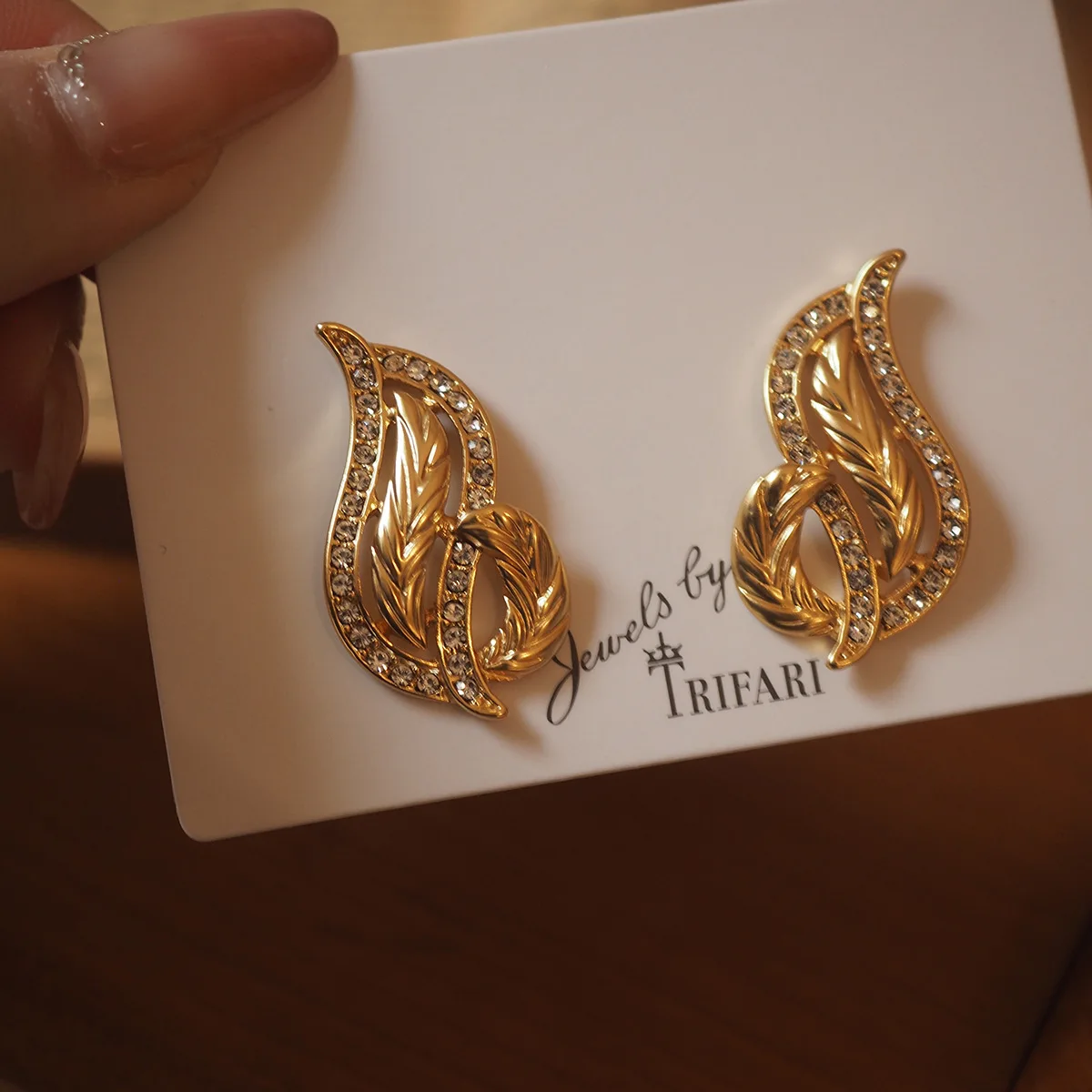Vintage Wheat Ear Diamond-Embedded Hollow French & Euro-American Style Stud Earrings
Vintage Wheat Ear Diamond-Embedded Hollow French & Euro-American Style Stud Earrings