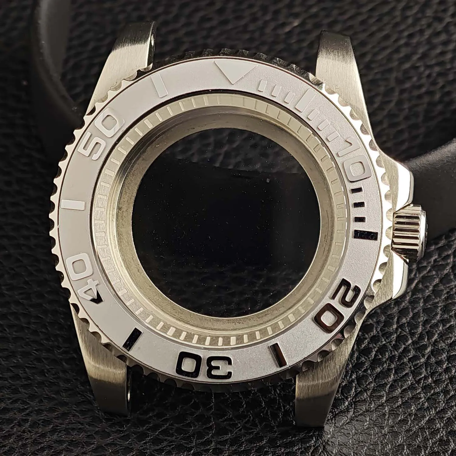 High-Quality Silvery Black Case Have Inner Ring 40.5mm Watch Men Case FIT NH34/NH35/NH36 Movement/Dial Automtaic Watch case
High-Quality Silvery Black Case Have Inner Ring 40.5mm Watch Men Case FIT NH34/NH35/NH36 Movement/Dial Automtaic Watch case