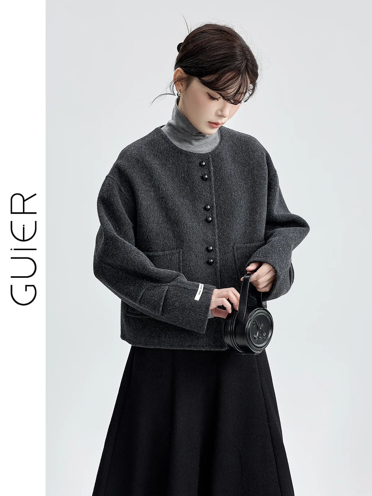 Двустороннее шерстяное пальто с круглым вырезом, женская куртка в стиле ретро, высококачественная зимняя модная одежда, премиальная фетровая одежда для женщин
Двустороннее шерстяное пальто с круглым вырезом, женская куртка в стиле ретро, высококачественная зимняя модная одежда, премиальная фетровая одежда для женщин