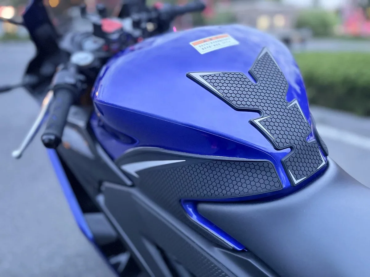 Motorcycle tank sticker suitable for Yamaha YZF-R25 YZF-R3 (2019-2025) fuel tank protection sticker
Motorcycle tank sticker suitable for Yamaha YZF-R25 YZF-R3 (2019-2025) fuel tank protection sticker