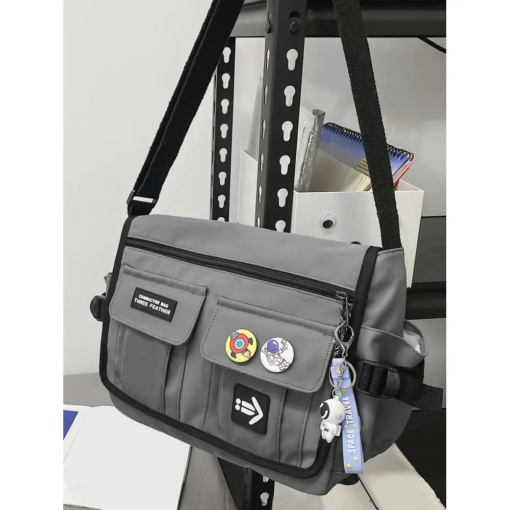 Graphic Badge Decor Square Bag With Bag Charm School Bag For Graduate, Teen Girls, Freshman, Sophomore, Junior Senior In Colleg
Graphic Badge Decor Square Bag With Bag Charm School Bag For Graduate, Teen Girls, Freshman, Sophomore, Junior Senior In Colleg