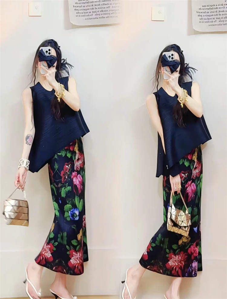 Casual Asymmetrical Women's Fashion Set Summer 2025 High-End Printed Pleated Skirt Elegant Personality Short Sleeve round Neck
Casual Asymmetrical Women's Fashion Set Summer 2025 High-End Printed Pleated Skirt Elegant Personality Short Sleeve round Neck