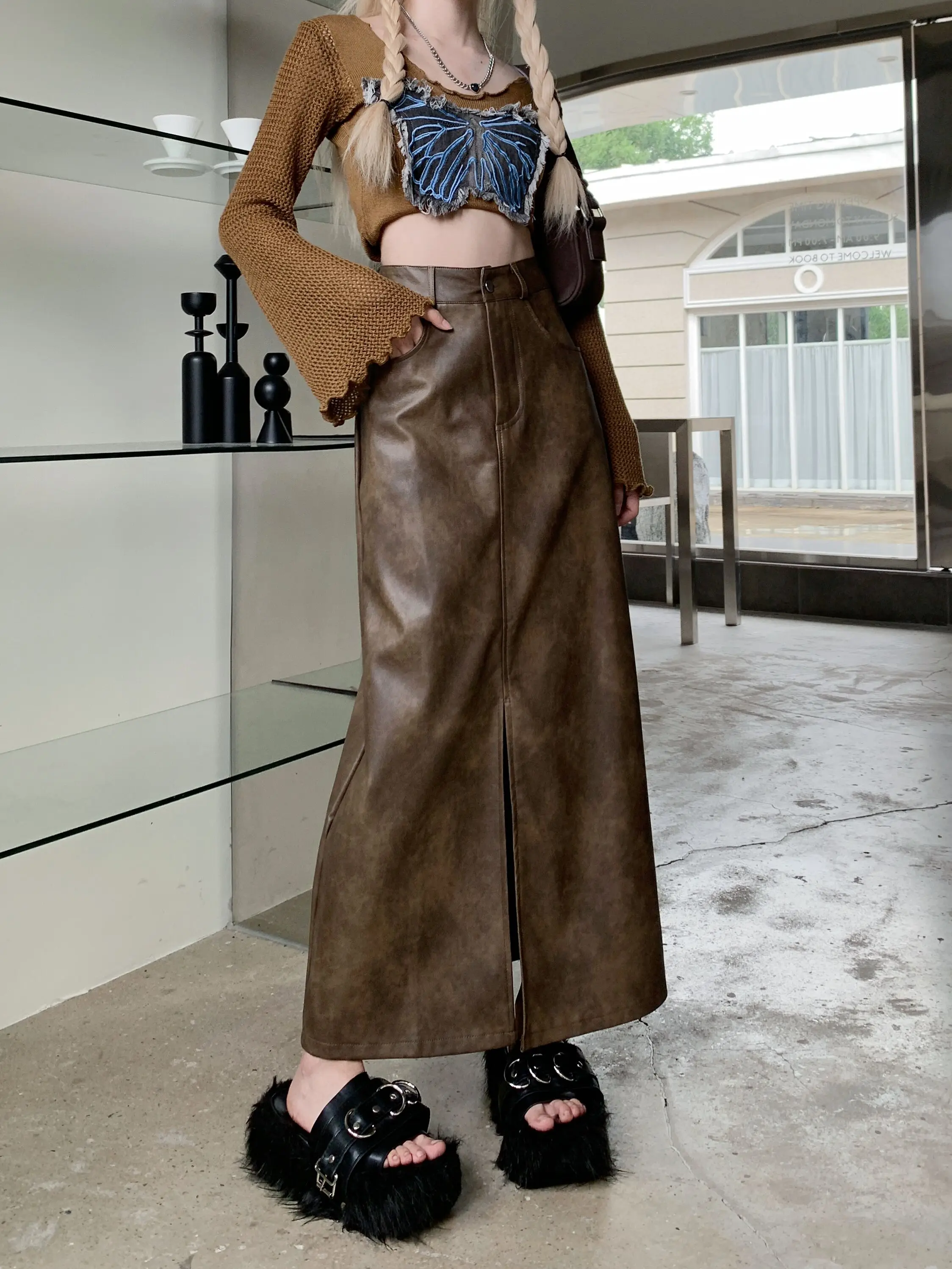 Classic Faux PU Leather Women's Long Skirts Front Slit 2023 New High Waist Straight A-line Saias Ladies Female Autumn Winter E66
Classic Faux PU Leather Women's Long Skirts Front Slit 2023 New High Waist Straight A-line Saias Ladies Female Autumn Winter E66