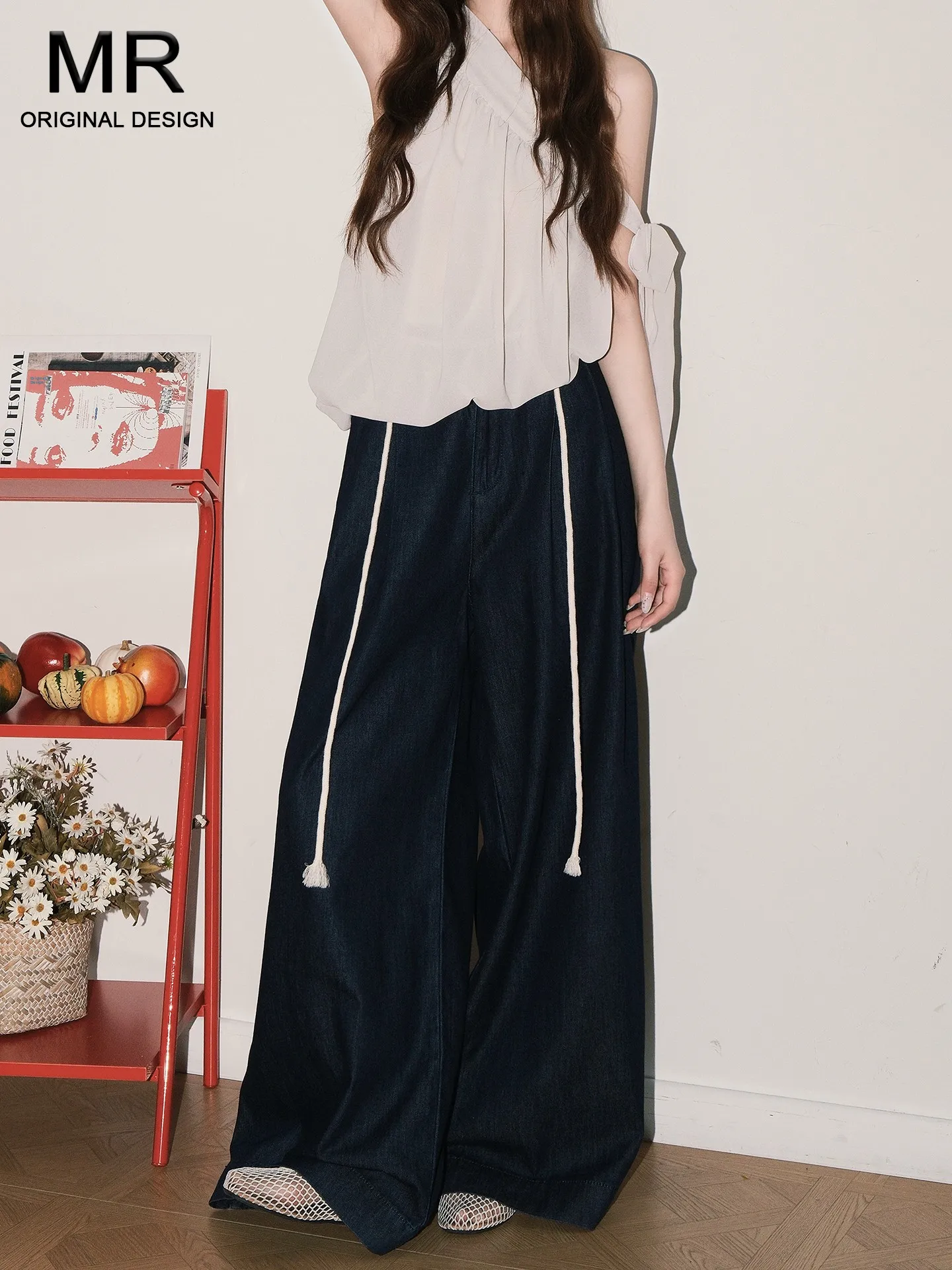 American Style High Waist Wide Leg Denim Jeans Women's Summer Loose Slim Folded Design Casual Floor-Length Pants
American Style High Waist Wide Leg Denim Jeans Women's Summer Loose Slim Folded Design Casual Floor-Length Pants