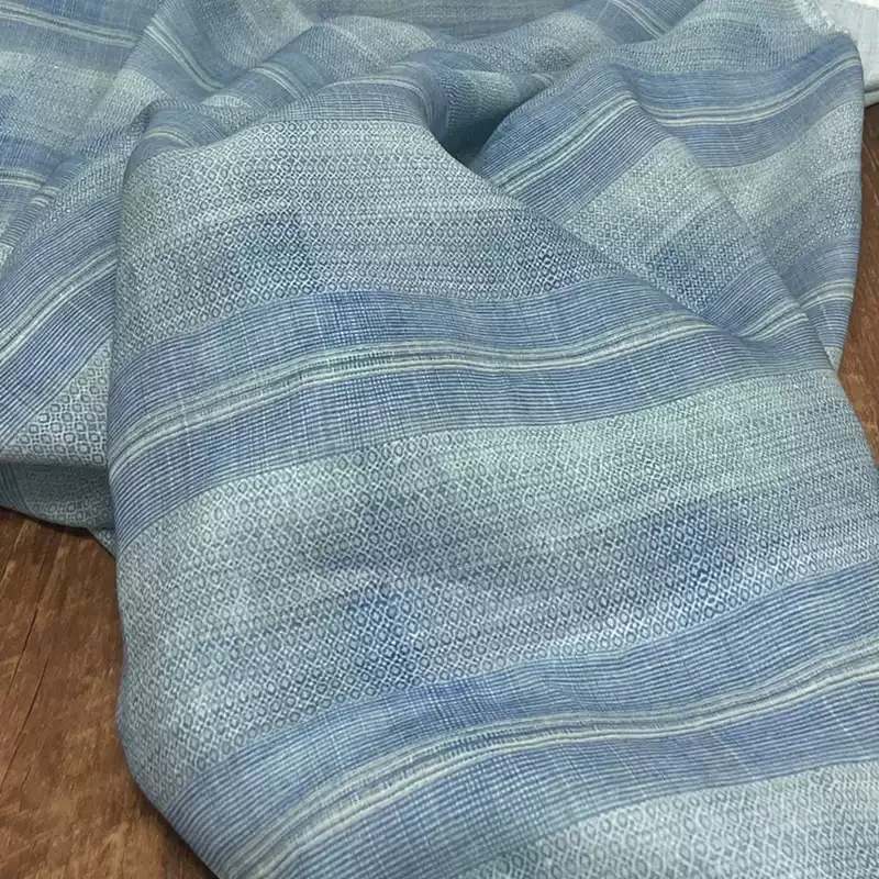 Pure ramie printed fabric, used for making high-end summer clothing sewing fabrics.
Pure ramie printed fabric, used for making high-end summer clothing sewing fabrics.