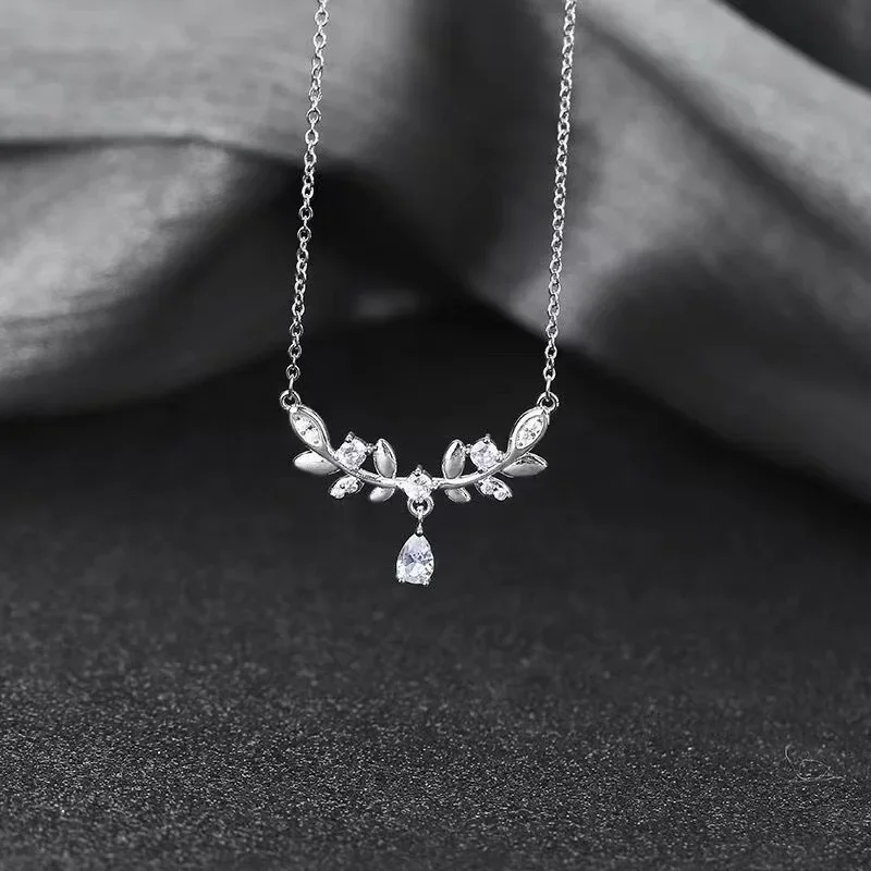Niche high-end summer new clavicle chain
Niche high-end summer new clavicle chain