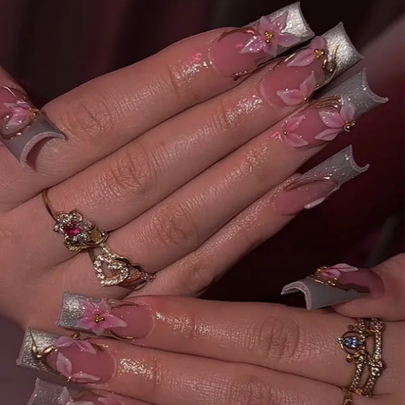 24pcs Mid-length Square Press on Nails Sets Glitter White French Coffin Fake Nail Flower False Nail Golden Lines Decor Manicure
24pcs Mid-length Square Press on Nails Sets Glitter White French Coffin Fake Nail Flower False Nail Golden Lines Decor Manicure