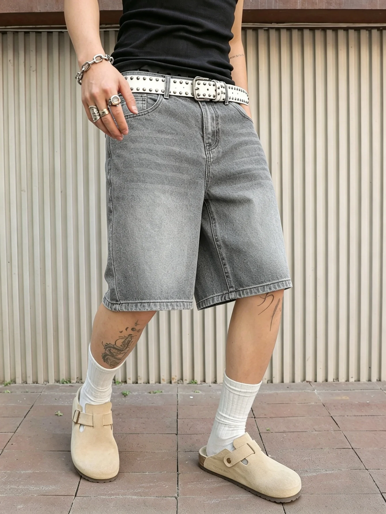 Simple cut denim jorts classic color loose style comfy male leisure daily wearing pants
Simple cut denim jorts classic color loose style comfy male leisure daily wearing pants