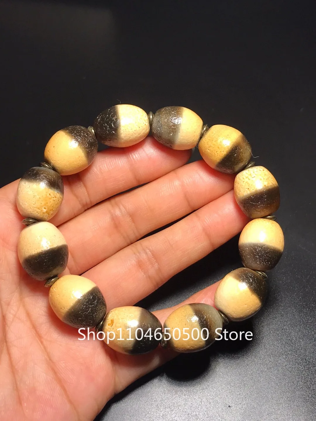 High oil-coated pulp weathered old agate, black and white dzi beads, bracelets, Buddha beads, rosary beads, handle pieces, oily
High oil-coated pulp weathered old agate, black and white dzi beads, bracelets, Buddha beads, rosary beads, handle pieces, oily