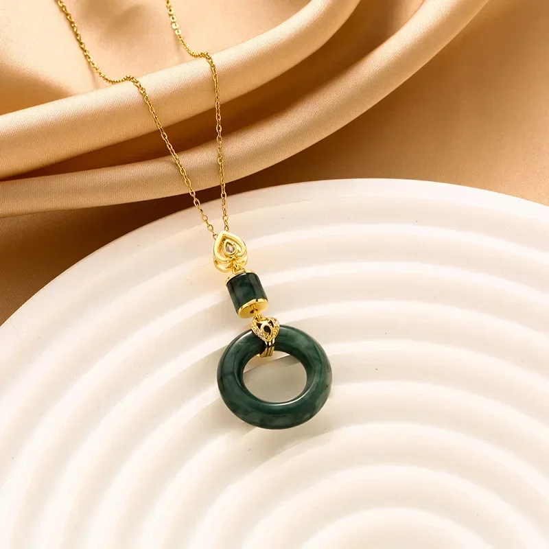 Retro style safety buckle geometric niche new design pendant temperament necklace
Retro style safety buckle geometric niche new design pendant temperament necklace