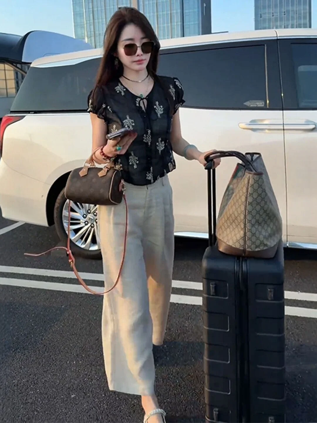 Summer Casual Floral Print Chiffon Top Wide Leg Pants Women's plus Size Fashion Set Elegant Ageless Two-Piece Ensemble
Summer Casual Floral Print Chiffon Top Wide Leg Pants Women's plus Size Fashion Set Elegant Ageless Two-Piece Ensemble