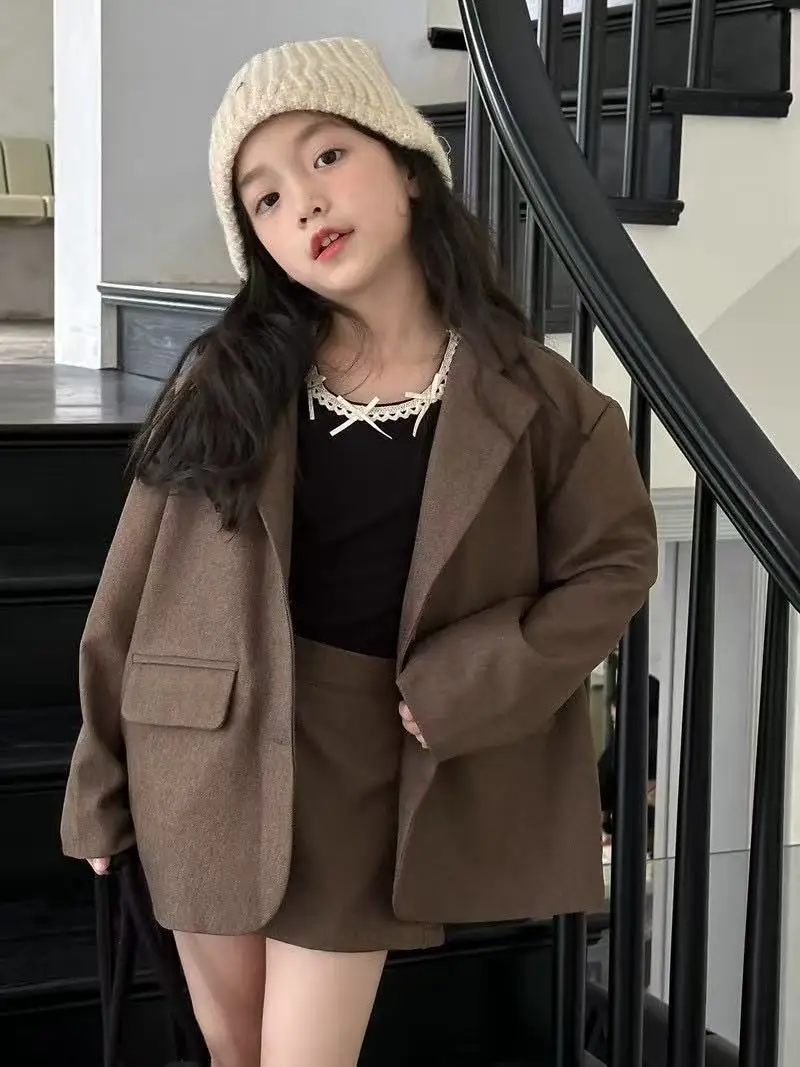 Children and Girls Fashionable SuitSuit Skirt Set for Autumn 2026 New Loose Suit Jacket and Skirt Shorts fortrendy Kids Clothes
Children and Girls Fashionable SuitSuit Skirt Set for Autumn 2026 New Loose Suit Jacket and Skirt Shorts fortrendy Kids Clothes